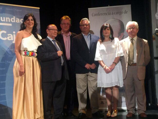 conferencia_de_fosforito_en_el_teatro_circo